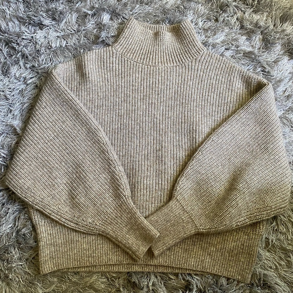 Cropped, Turtle neck knitted sweater